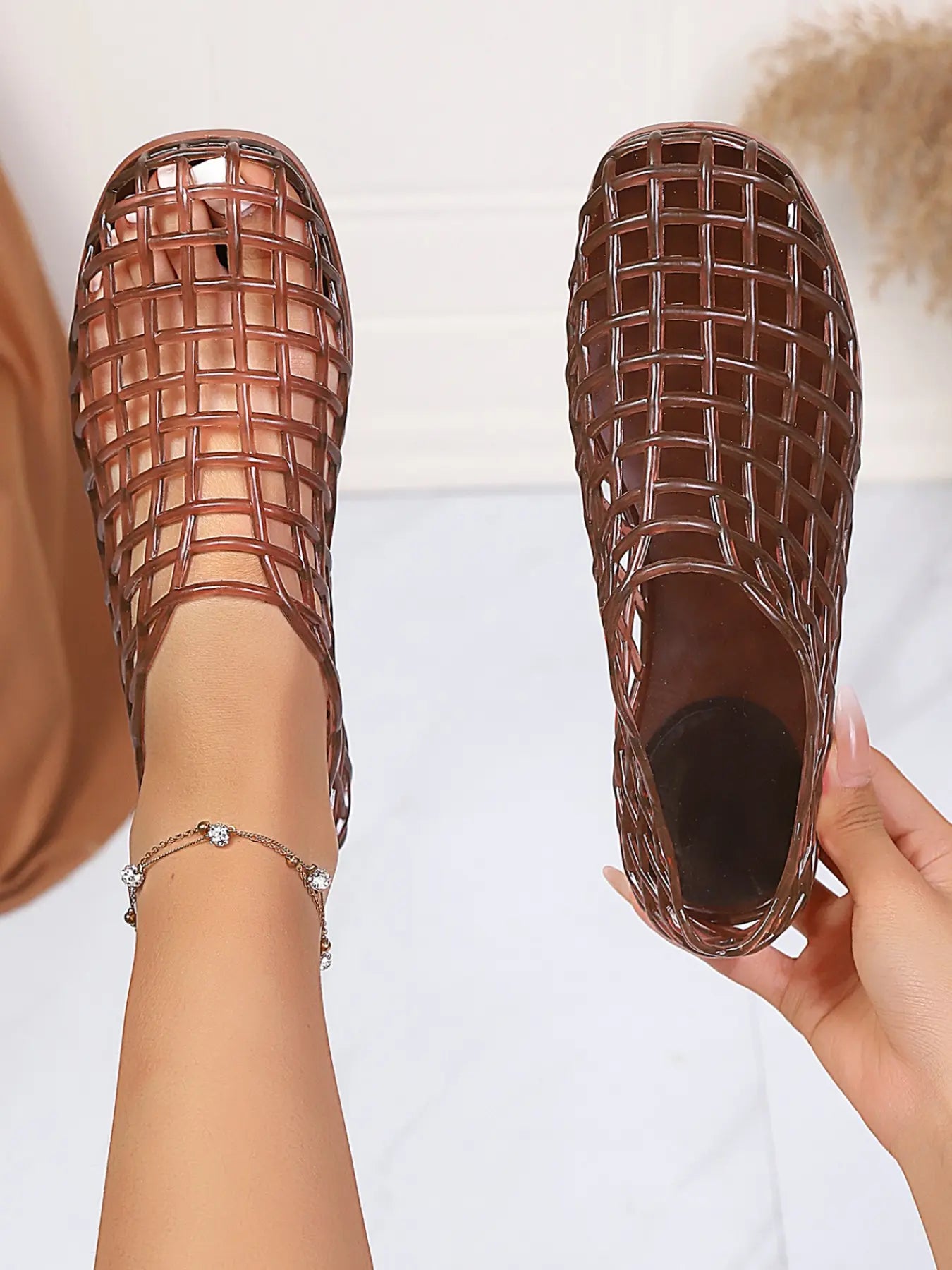 Women's Summer Fashion Mesh Jelly Sandals, European Style Hollow Out Flat Footwear for Beach Vacations